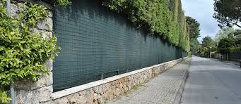 Stínící tkanina na plot , rašlový úplet 95% - 180g/m2